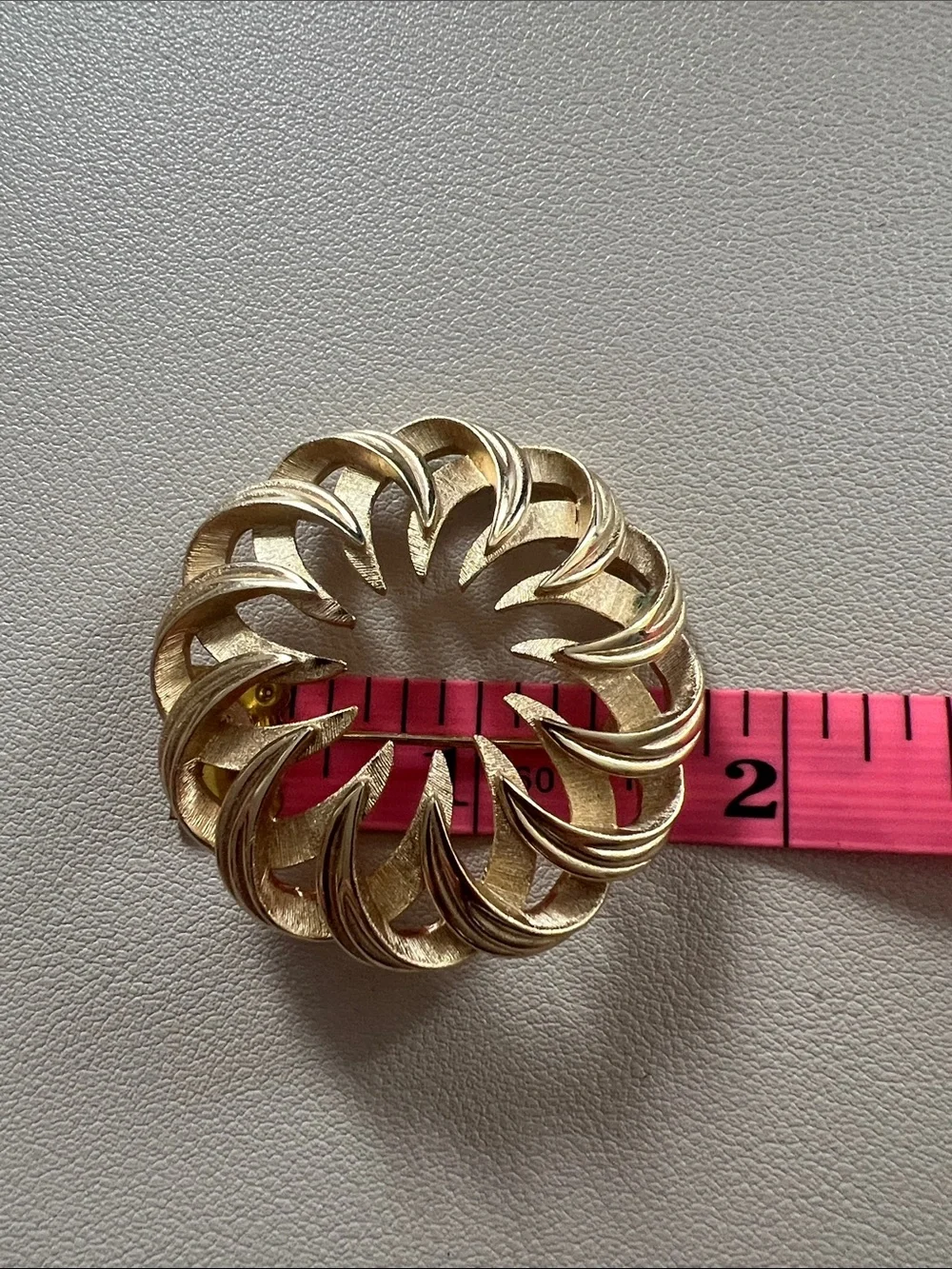 Vintage Crown Trifari Gold Tone Swirl Wreath Brooch Openwork Textured Pin